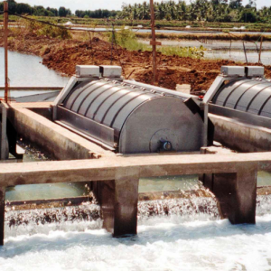 圆筒和养鱼的过滤器